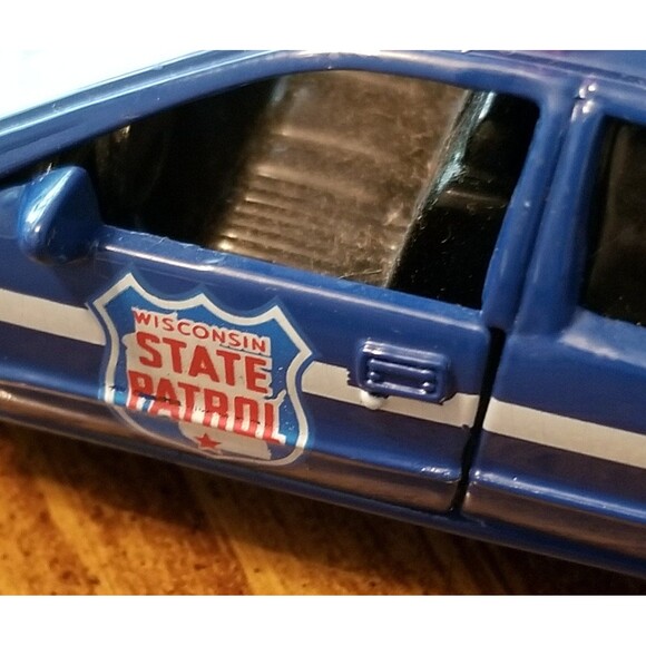 Wisconsin State Police Road Champs die cast police car 1:43 scale - Picture 3 of 11
